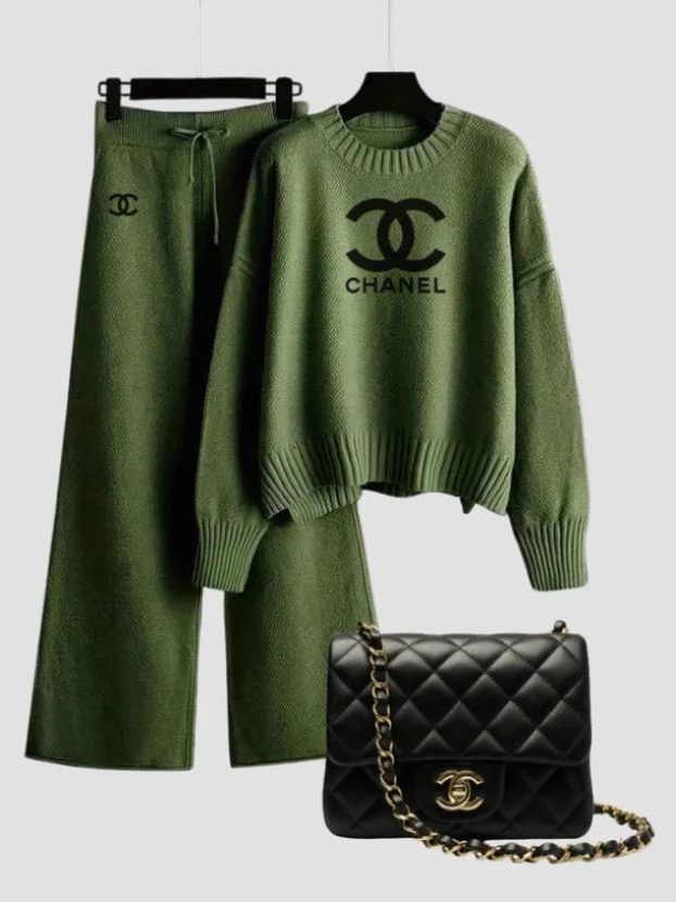 Luxe Riviera Knitwear Set & Chain Co-Ord Bag - Image 3